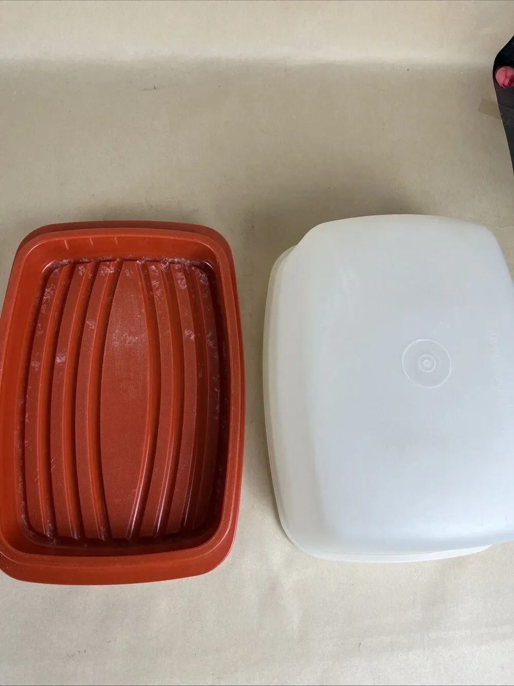 VTG Tupperware Econo Saver Container 853-2‎ & 852-2 Meat Roast Ham Bread keeper